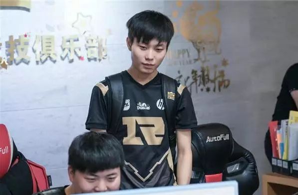 的奖金位列 的奖金位列